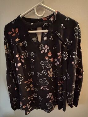 Maurices Plus Black Floral Printed Keyhole Top